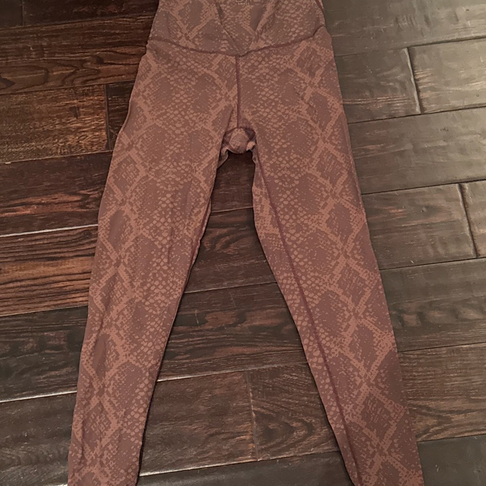 define your inspiration - Burgundy Snake Print Leggings